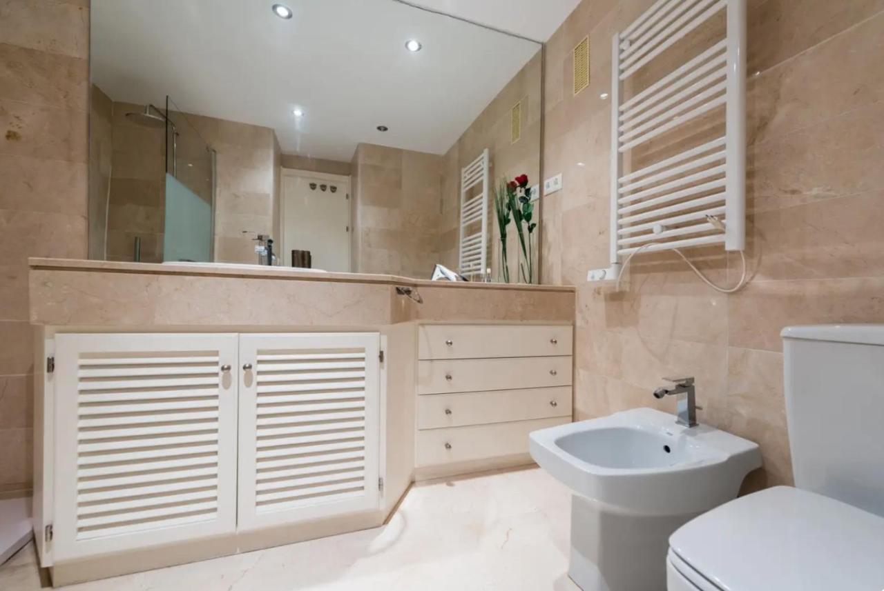Charming 2 Bedroom Trocadero Arena Area Apartamento